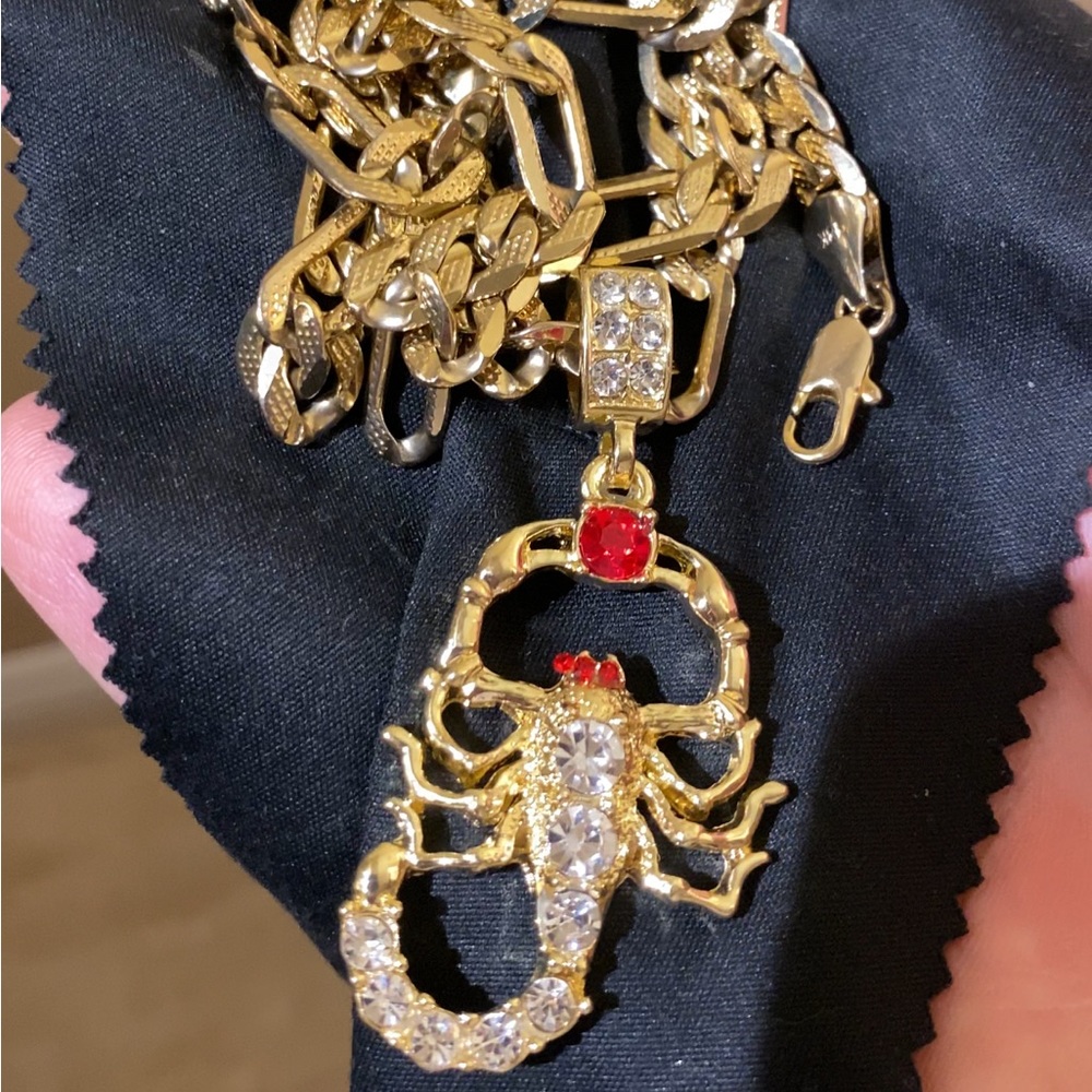 18k gold plated necklace w/ pendent